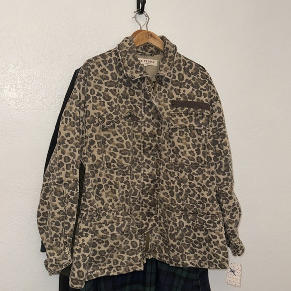 🎉host pick 🥳Free People seize the day leopard denim oversized jacket - Picture 3 of 8